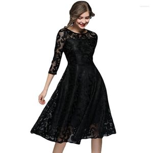 Vestidos informales para mujer Primavera-verano Tallas grandes Faldas de encaje de longitud media Manga de siete puntos Slim Large Swing Hook Flor Ropa hueca