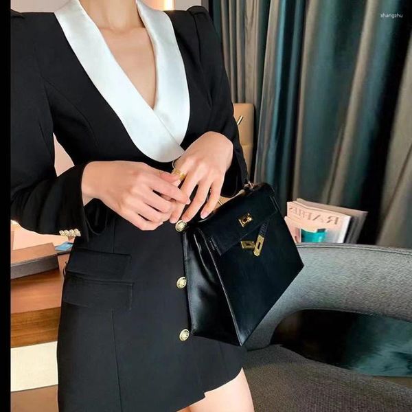 Robes décontractées Bureau formel Lady Black Robe courte à manches longues à manches en V Mini A-Line 2024 Fashion Elegent High Quality Travail Tenuements