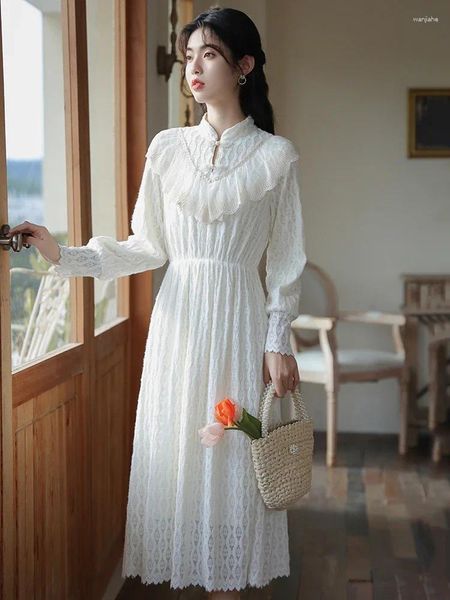 Vestidos informales Estilo de corte francés Vestido de terciopelo blanco Mujer Vintage Vicotrian Design Lace Patchwork Elegante Lady Midi Bottoming Vestidos