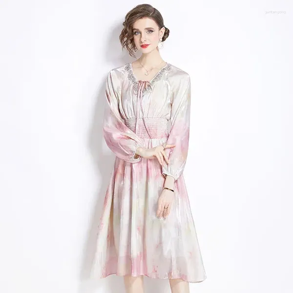 Robes décontractées Mode française Luxe Printemps Rose Dégradé Robe De Soirée Élégante Femmes Diamants À Lacets Col En V Haute Taille Élastique Midi Vêtements