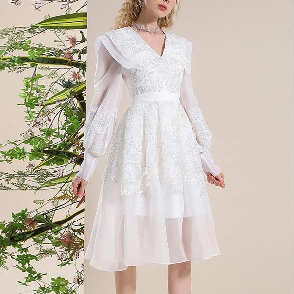 Robes décontractées blanc formel français pour invité de mariage fleur de fleur élégante