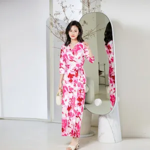 Robes décontractées jupe enveloppante romantique française 2024 Robe rose de vacances à la plage d'été pour femmes