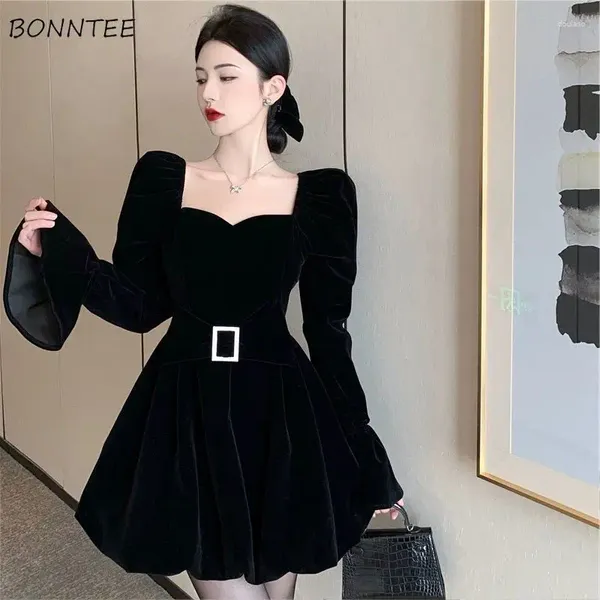 Vestidos casuales Estilo francés Terciopelo negro Mini para mujeres Vintage Femenino Cuello cuadrado Elegante Otoño Fiesta de noche Vestido de fiesta con estilo