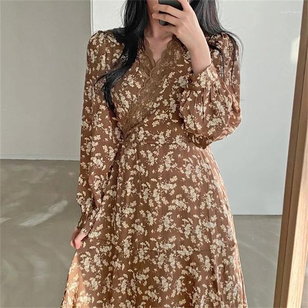 Robes décontractées Style français Floral Long Femme Automne Hiver 2023 Chic Col V Manches Mousseline De Mousseline De Soie Robe Vintage Femme