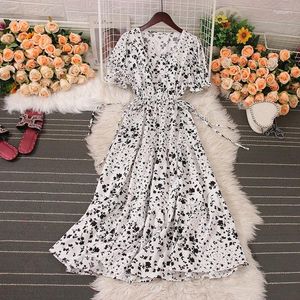 Casual jurken Franse vintage bubbel mouw vierkante nek gefragmenteerde bloem zomerjurk 2024 zoete swing long streetwear