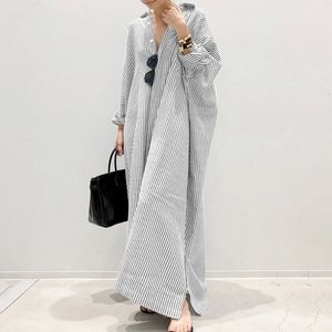 Robes décontractées Gaun baru musim panas untuk wanita mode kardigan bergaris longgar kasual elegan komuter gaun panjang atasan 230516