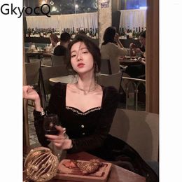 Casual jurken GkyocQ 2024 herfst en winter fluwelen jurk slanke dunne Franse theepauze elegante stijl luxe Koreaanse lange mouwen lang