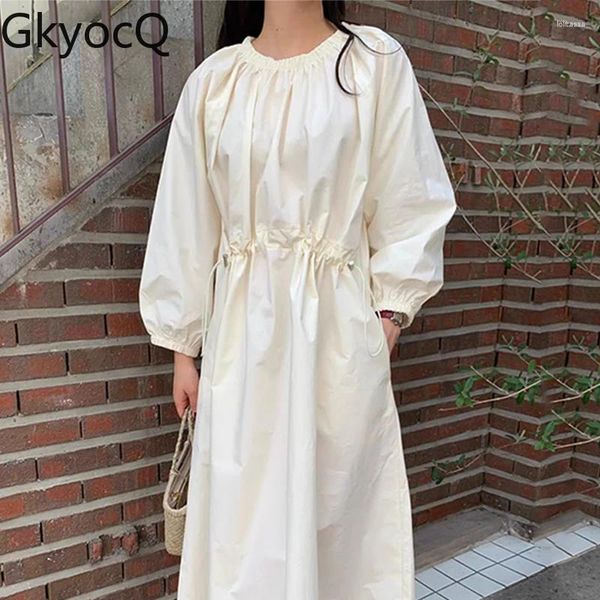 Robes décontractées gkyocq corée chic printemps robe simple élégante o cou plissé taie mince couleur solide poche double poche à manches à bulles