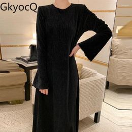 Robes décontractées gkyocq coréennes chic femmes habiller l'hiver français rétro rond à la taille mince des manches évasées en velours à la longueur du genou