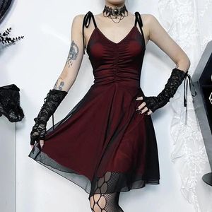 Robes décontractées goth conçue une robe de fête rétro de lacet patchwork slim pull gothique gothic sexy dames suspension pour le printemps 2024