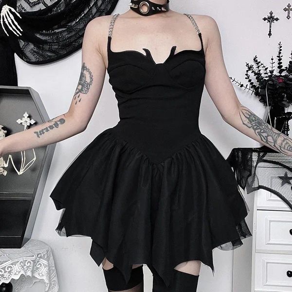 Robes décontractées Chaîne gothique Spaghetti Strap Cocktail Robe moulante Femme Punk Asymétrique Sans manches Dos nu Robe de bal Party