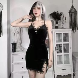 Casual jurken Gothic Dark Cross Black Velvet Mini Dress Women Vintage Sexy Spaghetti Strap High Taille Slit Goth Party Club 2023