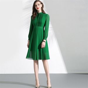 Robes décontractées vert haute qualité mince grande balançoire robe automne à manches longues taille plissée robes en mousseline de soie femmes tide230413
