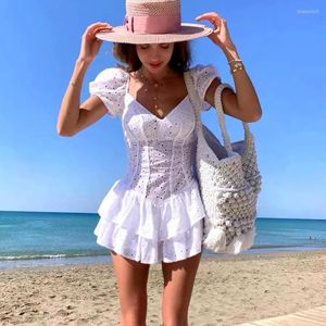 Robes décontractées GypsyLady Blanc Broderie Sexy Mini Robe Dentelle Coton Chic Fête Femmes Oeillet Sheer Volants Dos Nu Dames Femme