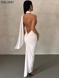 Robes décontractées Halter dos nu Maxi pour les femmes été 2024 élégante sirène longue robe de soirée bandage froncé moulante blanc