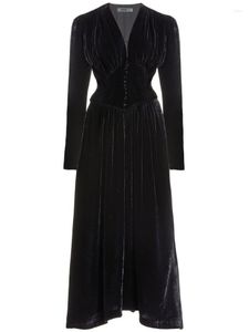 Casual jurken hepburn-stijl senior fluwelen jurk zwart temperament chic v-neck vintage elegante herfst winter woon-werkverkeer 2023 luxe ontwerper