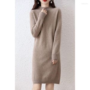 Robes décontractées Haut de gamme Élégant Pull de mode Robe pour femme Laine tricotée à manches longues Longueur au genou 2023 Automne / Hiver