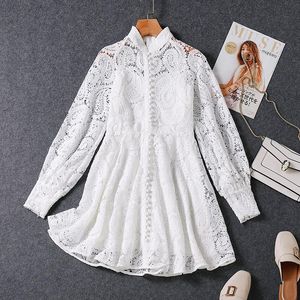 Robes décontractées Haut de gamme de bonne qualité une pièce robe blanche courte une ligne française vintage look lanterne manches évider broderie robe vestid