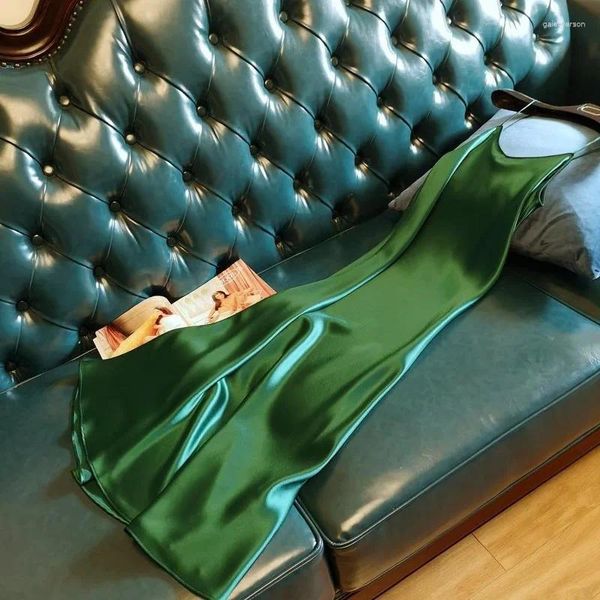 Robes décontractées Haut de gamme Sexy Sans manches Slim Party Satin pour femmes 2023 Été Élégant Noir / Vert Solide Col V Longue Robe de soirée