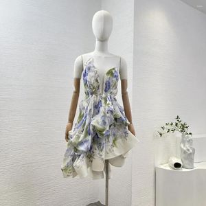 Casual jurken Hoge kwaliteit 2024 Witblauwe bloemenprint Mouwloze ruches Blaadbuis Mini -jurk