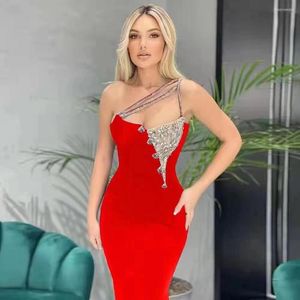 Robes décontractées de haute qualité célébrité une épaule rouge cristal brillant rayonne robe de bandage élégante soirée robes