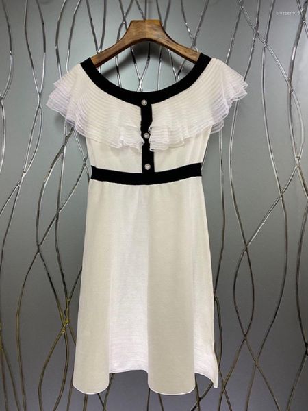 Vestidos casuales Vestido de suéter de alta calidad 2023 Estilo de verano Mujeres Volantes en cascada Encaje Patchwork Slim Fitted Negro Blanco de punto