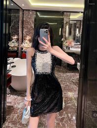 Casual jurken high street mode 2024 dames zomertank mouwloze zware industrie geborduurde flares pailletten gesplitste zwarte mini -jurk