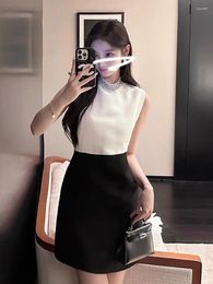 Casual jurken High Street Summer Fashion 2024 Dames O-Neck Mouwloze tank Borduurde fakkels Pansen Black White Mini Dress