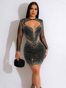 Robes décontractées IDress 2023 Sexy Sheer Mesh Robe moulante Femmes à manches longues Crystal Clubwear Skinny Mini Anniversaire Strass