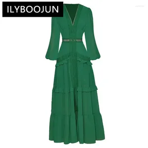 Robes décontractées Ilyboojun Fashion Designer Robe Automne Femme en V Collar Lantern Ruffles Hollow Ruffles Green Maxi