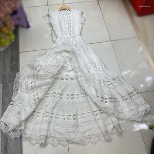 Casual jurken Jamerary Runway Flower Borduurwerk Solid White Dress Women Summer Herfst Hollow Out Long Maxi A Line Evening Party