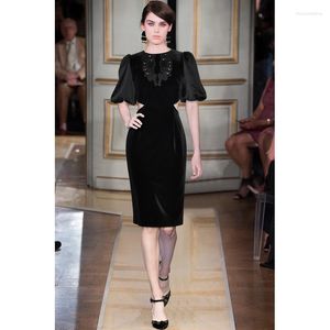 Vestidos casuales Janeyiren Fashion Show Dress Otoño/Invierno Mujeres Bubble Sleeve Beaded Velvet Black Pencil Skirt