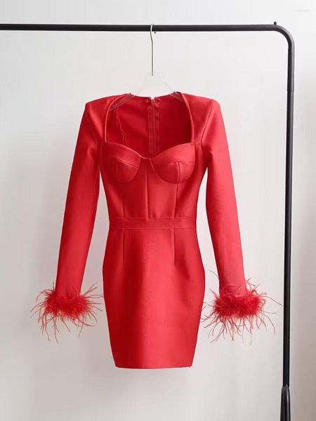 Vestidos casuales JUNIO LABIOS Rojo Negro Rosa Plumas Vestido de vendaje 2023 Verano de las mujeres Mini Sexy Club Fiesta Noche al por mayor