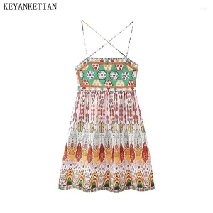 Robes décontractées Keyanket Summer Women's Broidered Robe Boho Holiday Wind Hollow Out Backless Spaghetti Strap sans manches