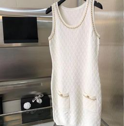 Casual jurken gebreide zwart witte halter ketting bodycon jurk zomer mode slanke mouwloze sexy elastische mini