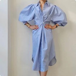 Robes décontractées coréen chic Fashion Vintage Vintage Plaid d'été Plaid Cold Down Long Manche à manches longues Butt Up Loose Office Party