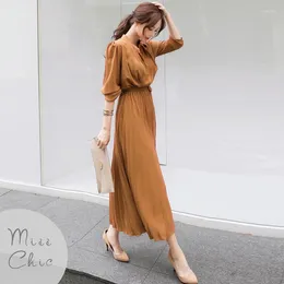 Robes décontractées Mode coréenne Robe de chemise en mousseline de soie Femmes Printemps Élégant Ceinture à manches longues à lacets A-ligne plissée Maxi Streetwear Robes