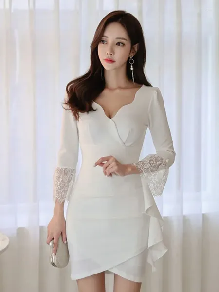 Robes décontractées mode coréenne dame formelle blanc asymétrique robe courte femme vêtements doux et dérision v-couches volons minces de fête