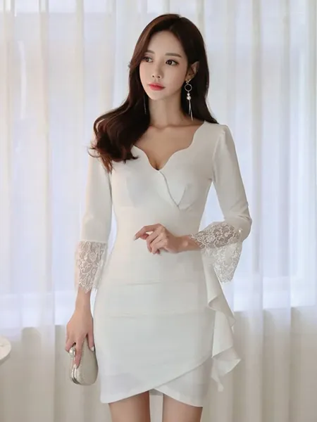 Vestidos casuales Moda coreana Primavera Damas Dulce Blanco Mini Ropa de mujer Elegante Sexy con cuello en V Vestido corto delgado Mujer Vestidos