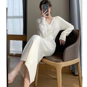 Vestidos casuales Coreano Simple Suéter largo Vestido delgado para mujeres Punto V Cuello Elegante Casuals Femenino A-Line Sólido Harajuku Blanco
