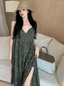 Vestidos casuales Estilo de vacaciones de verano coreano Estampado de leopardo con cuello en V Vestido de tirantes divididos Mujeres de moda Y2k