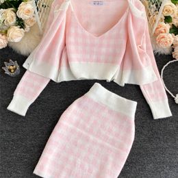 Robes décontractées Coréen Sweet Knit Plaid Cardigans Camisole Jupes 3pcs Ensembles Filles Pull Court Manteau Gilet Mini Jupe Costumes Femmes Tenues 220902