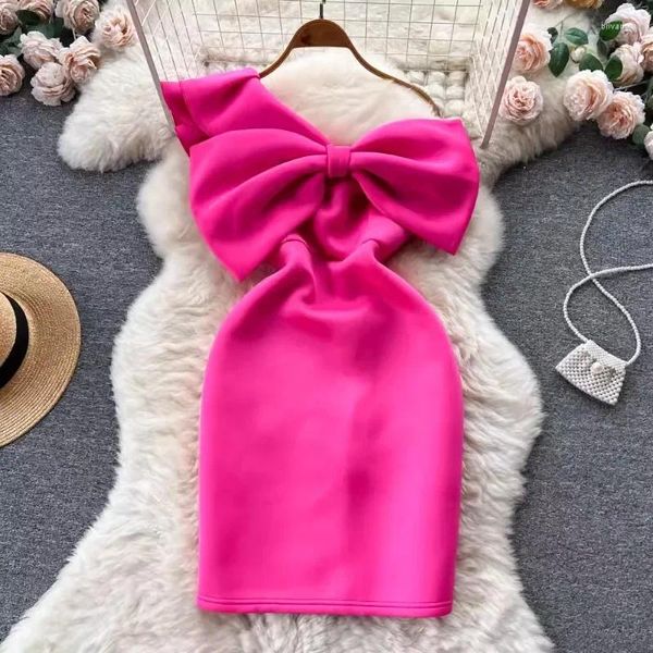 Vestidos casuales Lady Rose Rose Sexy Un hombro Bow Fiest Vestido 2024 Summer Corea Corea Cadena apretada Tirla delgada Hip envuelta