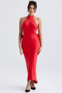 Robes décontractées Lady Sexy Backless Bow Bandage Dress Sans Manches Rouge Cou-monté Bodycon Party Cocktail Soirée Longueur