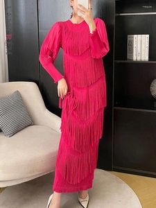 Vestidos informales Lanmrem Dress de borla plisada para mujeres Mangas largas de cuello redondo Máxi Estilo de moda Slim Fashion Clothing 2024 Spring 2DA2617