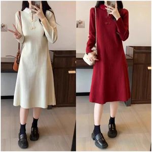 Robes décontractées grande taille automne / hiver style chinois robe pull femmes bouton rouge jusqu'à conception lâche tricot midi femme robes Z4690