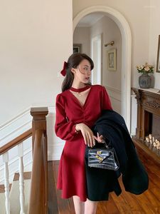 Robes décontractées grande taille vêtements pour femmes 2023 printemps année robe rouge grosse soeur Mm taille minceur couverture du ventre jupe tricotée