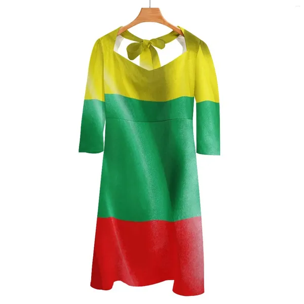 Robes décontractées lituanie drapeau arrière lacet backless robe carrée carrée de cou en soirée midi texture sexy