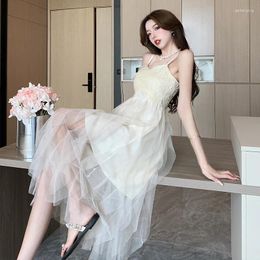 Robes décontractées Petite robe de mariée blanche et claire Fairy Mesh Daily Small Sexy Brutchless 2024 Couleur solide d'été Jupe courte