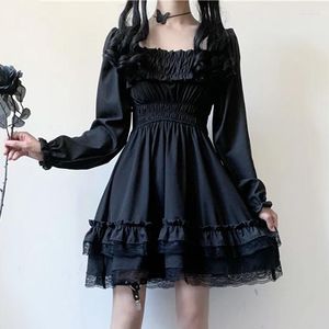 Robes décontractées Style Lolita femmes princesse noir Mini robe Slash cou taille haute Vintage gothique manches bouffantes dentelle volants fête
